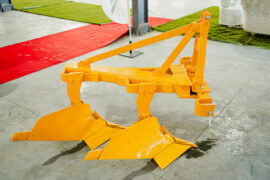 Charrue à socs simple (مــحراث سكـــك محـــــمول)